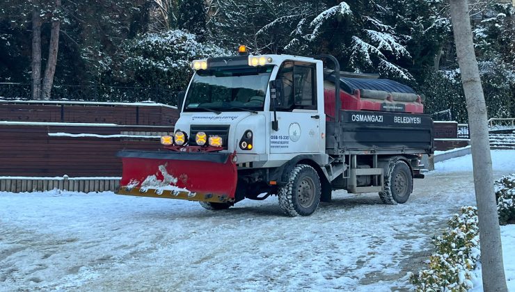 Kar sonrası Osmangazi’de yollar güvenli hale getirildi