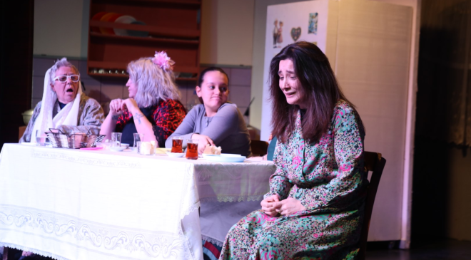 İnegöl Şehir Tiyatrosu’ndan farkındalık yaratan performans: 8 kadın 8 hikaye