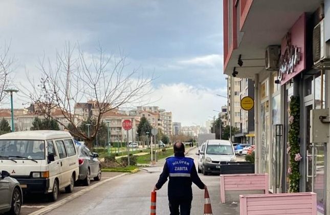 Nilüfer’de yaya trafiğini engelleyen unsurlar toplandı