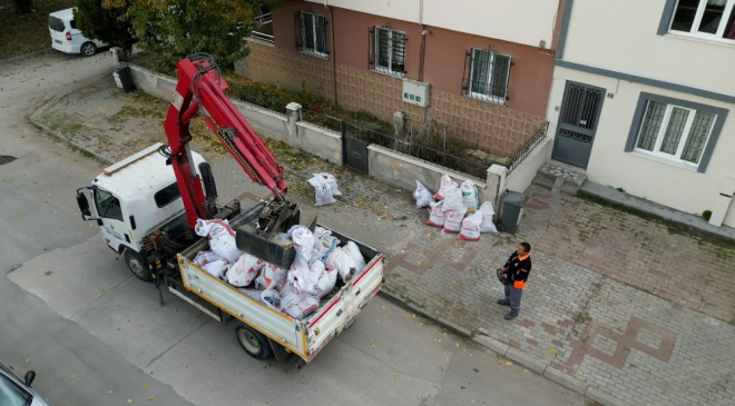 İnegöl’de tonlarca atık ekonomiye geri kazandırıldı
