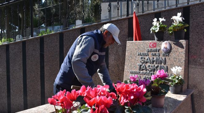 Gemlik Belediyesi’nden şehit kabirlerine özenli çalışma