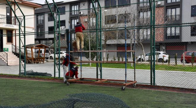 Gemlik’te halı sahalar gençler için daha güvenli hale getirildi