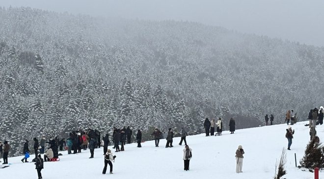 Uludağ’da kar bereketi: İşletmelerde yoğun mesai başladı