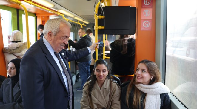 Nilüfer’in nabzı metroda attı: Başkan Özdemir halkla buluştu
