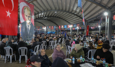 Yıldırım’da dev iftar sofrası: Binlerce kişi bereketi paylaştı