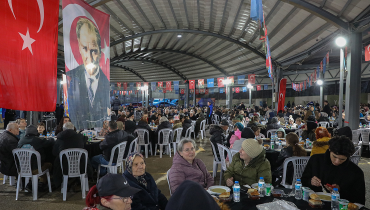 Yıldırım’da dev iftar sofrası: Binlerce kişi bereketi paylaştı