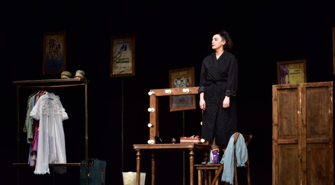 Bursa’da tek kişilik komedi oyunu ‘Yan rol’e büyük ilgi