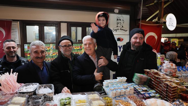 Abdal Meydanı’nda sahur mesaisi: Başkan Bozbey tezgah başına geçti