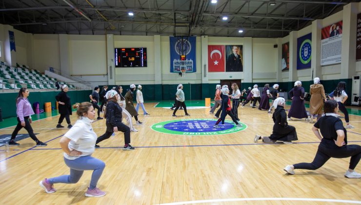 Bursa’da spor festivali pilates ve zumba ile başladı