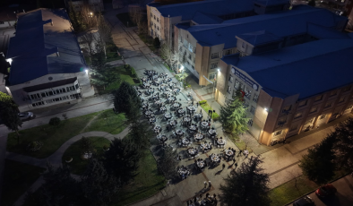 İnegöl’de üniversite gençliği iftar sofrasında bir araya geldi