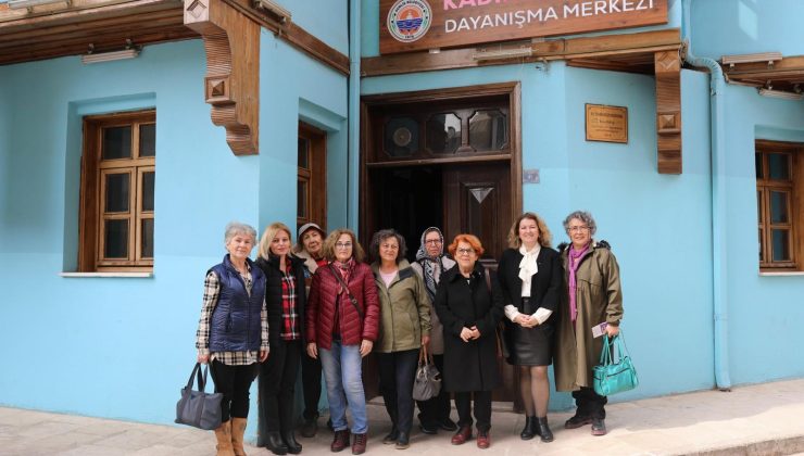 Gemlik’te 8 Mart farkındalığı: Kadın hakları panelde konuşuldu