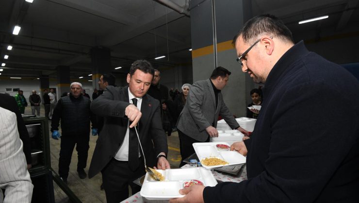 Başkan Aydın vatandaşlarla iftarda buluştu