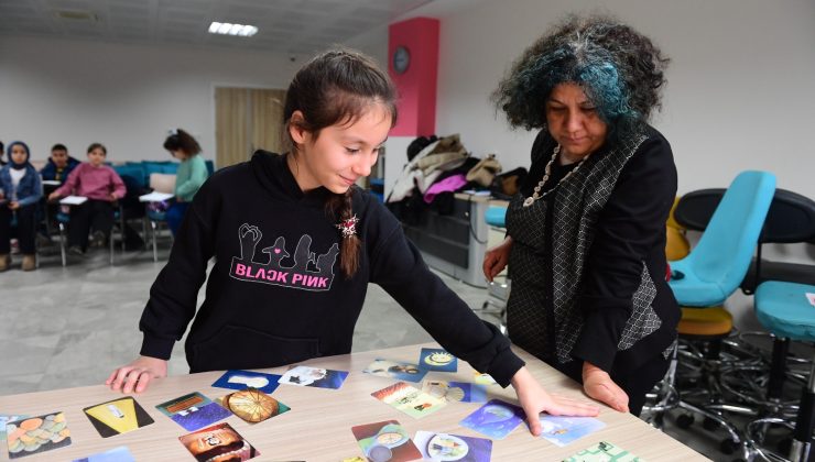 Küçük yazarlar kalemlerini kitap için oynatıyor