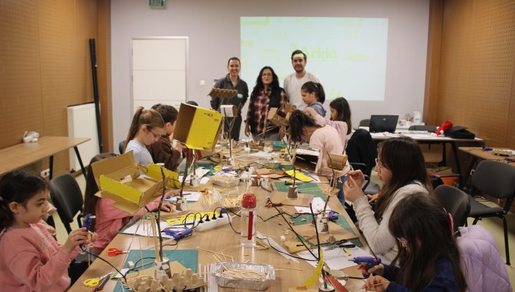 Bursa’da çocuklar hayalindeki evi çizdi
