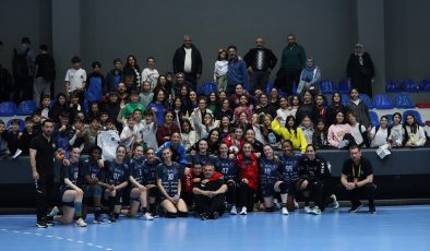 Büyükşehir play-off’ta zirveyi bırakmadı