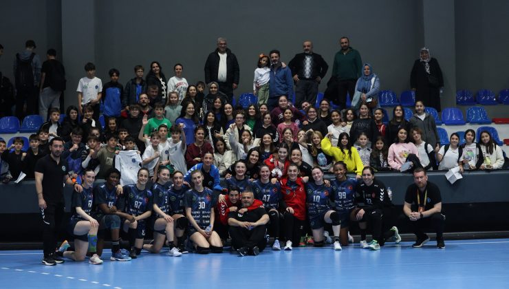 Büyükşehir play-off’ta zirveyi bırakmadı