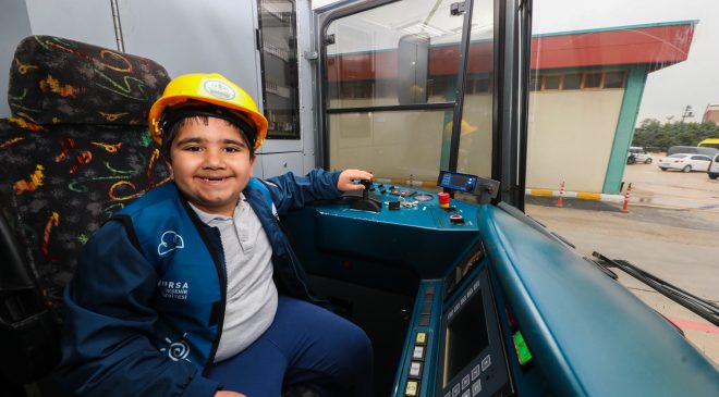 Küçük Ali bir günlüğüne tren sürdü