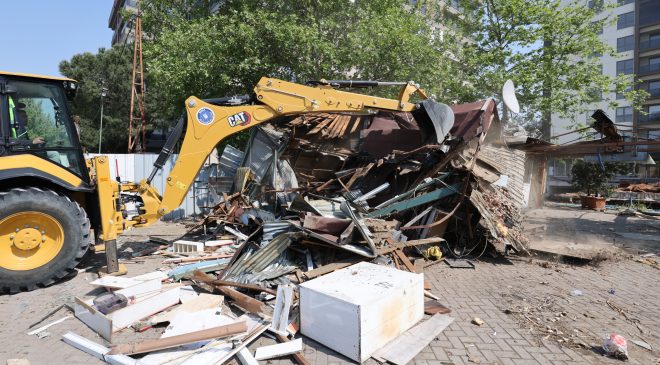 1050 Konutlar’da yeşil alan işgalden arındırıldı