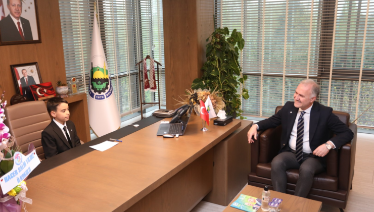 İnegöl’de 23 Nisan geleneği: Başkanlık koltuğu çocuklara emanet