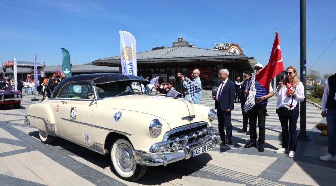 Bursa’da nostalji rüzgarı: Klasik Araçlar iyilik için yollarda