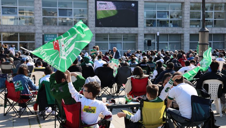 Yeşil beyaz coşku Cumhuriyet Meydanı’na sığmadı
