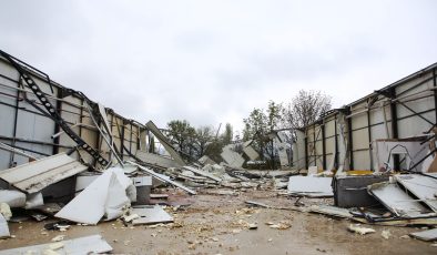Ürünlü, Tahtalı ve Yaylacık’ta kaçak yapılar kaldırıldı