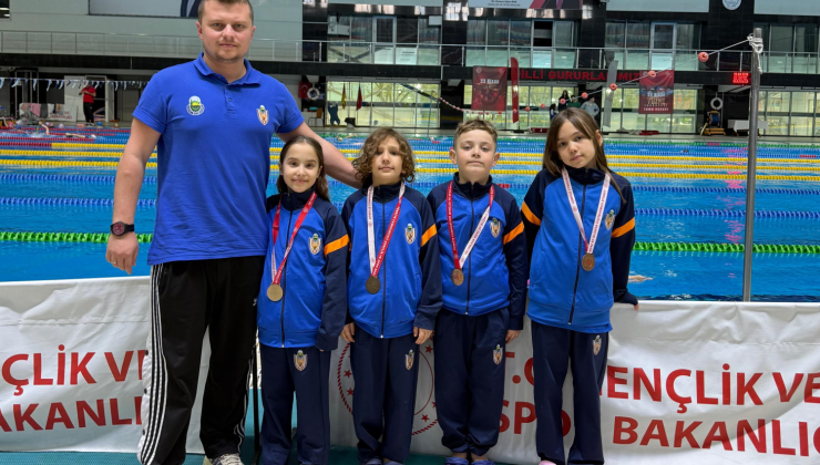 Yüzme havuzunda İnegöl rüzgarı: 18 madalya ile döndüler