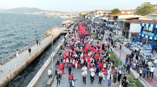 Mudanya sokakları bayraklar ve marşlarla yankılandı