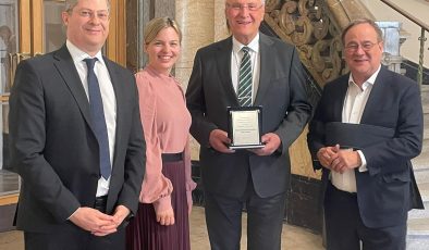 Bavyera Türk Toplumu’ndan İçişleri Bakanı Joachim Herrmann’a Liyakat Ödülü