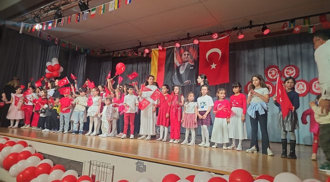 Münih’te 23 Nisan ve 19 Mayıs coşkusu salona sığmadı