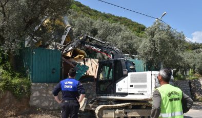İznik Belediyesi’nden mevzuata aykırı yapılara geçit yok