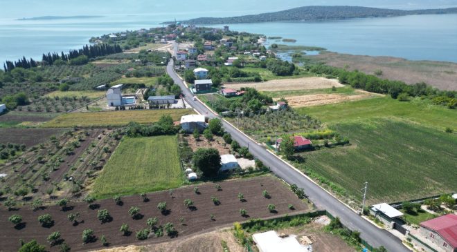 Karacabey Eskikaraağaç’ta yollar yenileniyor