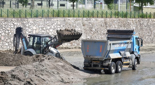 Bursa’da dere temizliği aralıksız sürüyor