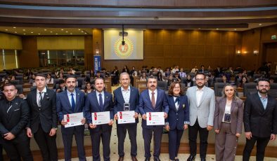 Milletvekili Ahmet Kılıç öncülüğünde Bursa’da genç parlamenterlerin yemin töreni