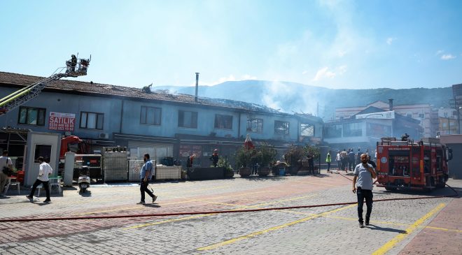 Kayhan’da elektrik kontağı yangını: 34 Personel ve 16 araçla dev müdahale