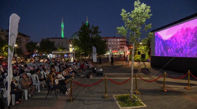 Osmangazi’de mahalle mahalle gezen yazlık sinema nostaljisi başladı