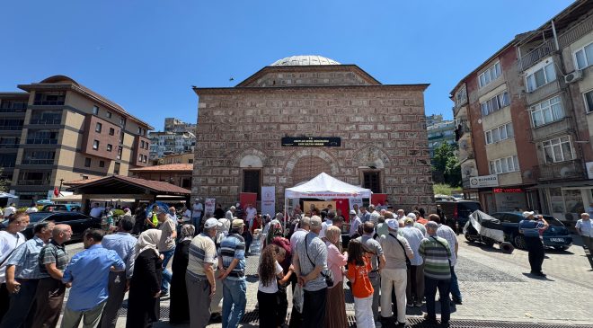 Vakıflar Bölge Müdürlüğü’nden 4 ilde geniş katılımlı aşure ikramı