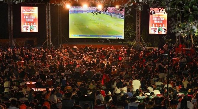 Milli Maç coşkusu sıcak çorba ikramıyla meydana taşınıyor
