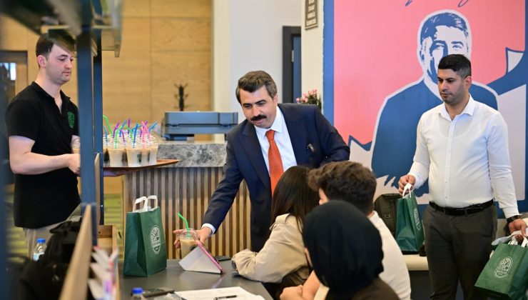 Uyumayan Kütüphane’de sınav heyecanına moral desteği