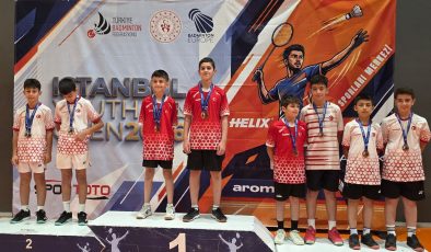 Youth Open Badminton Turnuvası’nda Bursalı sporcular kürsüyü kaptı