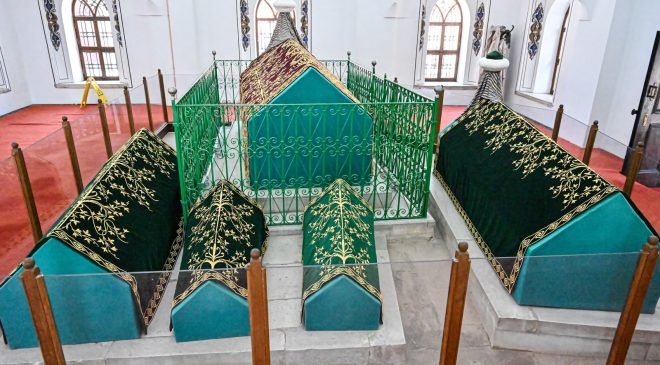 Bursa’da tarihi türbeler aslına uygun şekilde yenileniyor