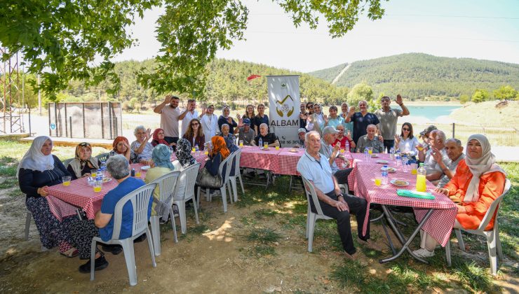 Osmangazi Belediyesi Alzheimer hastalarını piknikte bir araya getirdi
