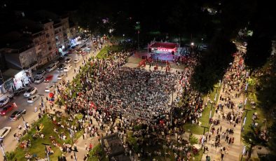 İnegöl Heykel Meydanı’nda 10. yıl dönümünde Millî Birlik ruhu