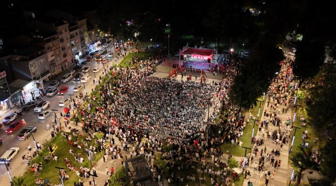 İnegöl Heykel Meydanı’nda 10. yıl dönümünde Millî Birlik ruhu