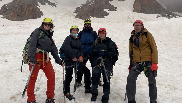 İnegöl Belediyesporlu dağcılardan Erciyes’te şehitleri anma tırmanışı