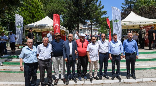 Mihraplı Camii’de cuma namazı sonrası Başkan Aydın’dan aşure ikramı