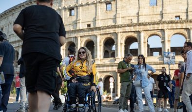 Osmangazi’nin gururu Kübra Denizci Keskin Roma Rallisi’nde podyumun zirvesinde