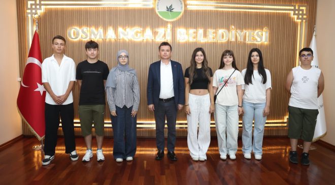 LGS’de başarı gösteren öğrenciler Başkan Aydın’ı ziyaret etti