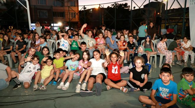 Osmangazi’de çocuklar açık havada film izledi
