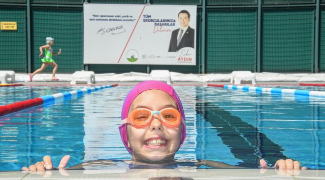 Yüzme kurslarıyla çocuklar hem öğreniyor hem eğleniyor